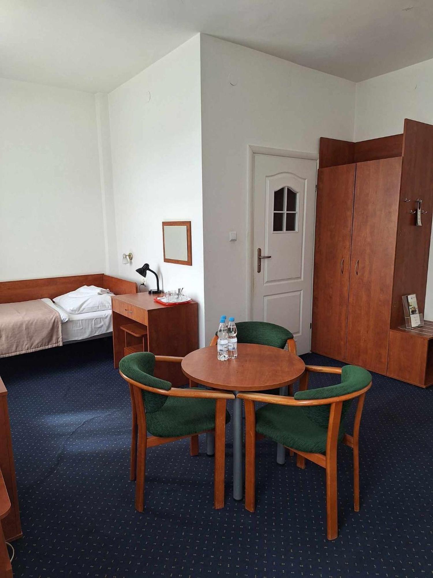 Hotel *** Nat Krynica Zdroj Luaran gambar